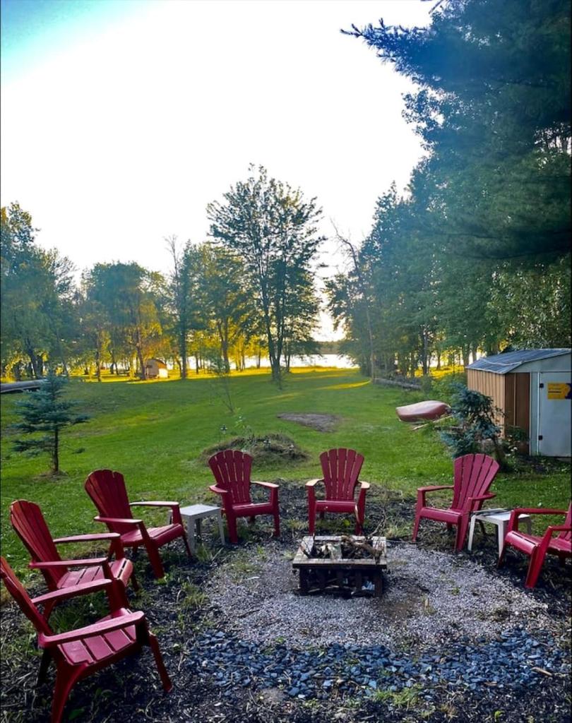 Kawartha Cottage on The Lake - With HotTub photo 1