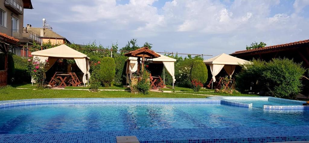 Sharkov Family Hotel photo 1