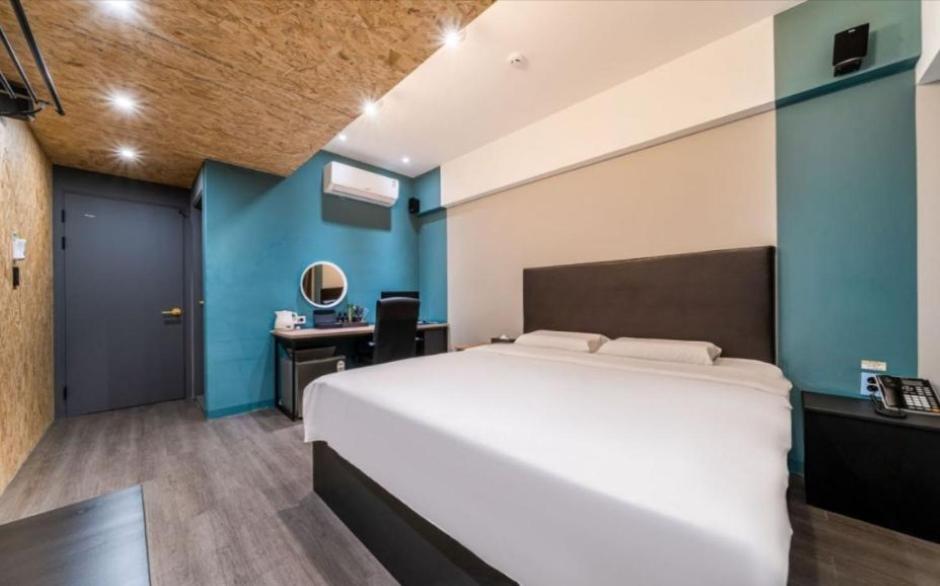 27 Hotel photo 2
