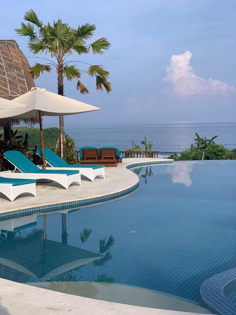 Bombora Balangan Resort - Tap to explore photos