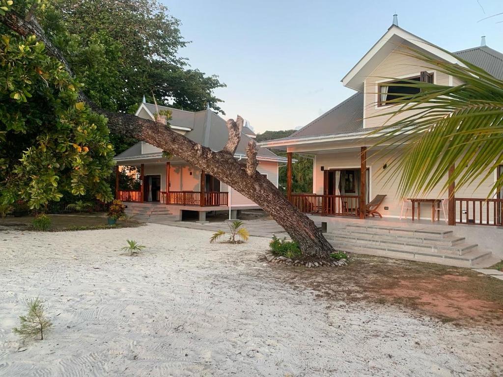 Digwa Beach Chalet