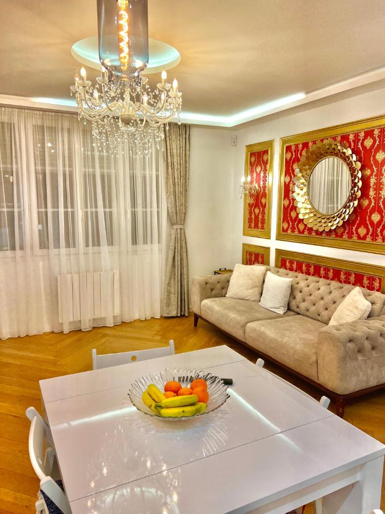 Alexandru Home photo 2
