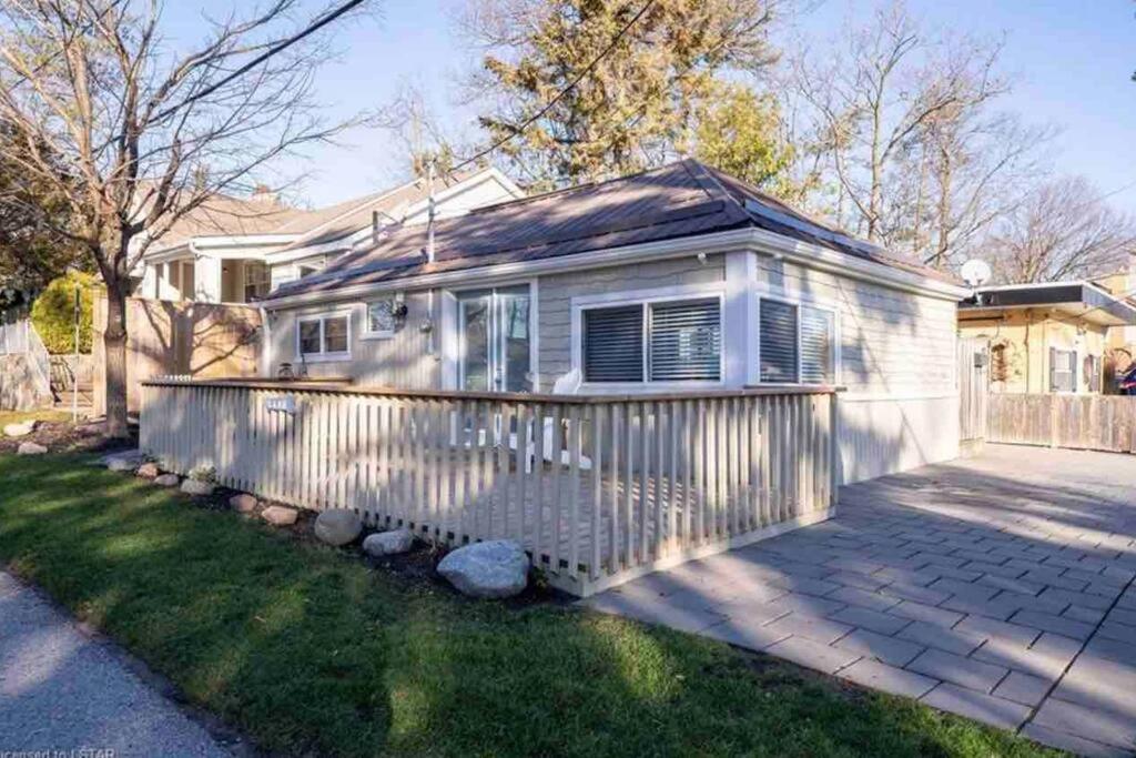 Cozy Grand Bend Cottage with Bunkie