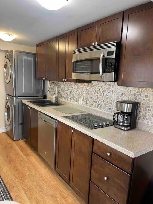 Cozy Grand Bend Cottage with Bunkie photo 2