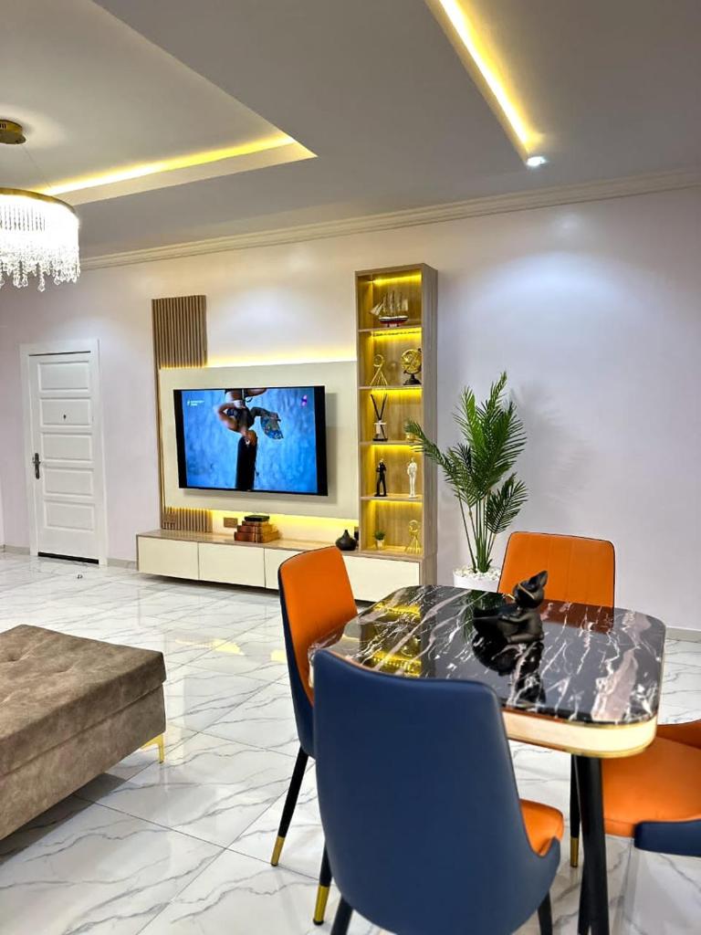 Tastefully furnished 2 bedroom in ikeja GRA photo 4