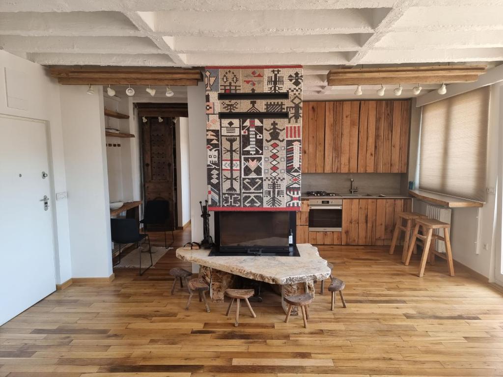 City centre 'Farmhouse in the Sky' designer apt. photo 1