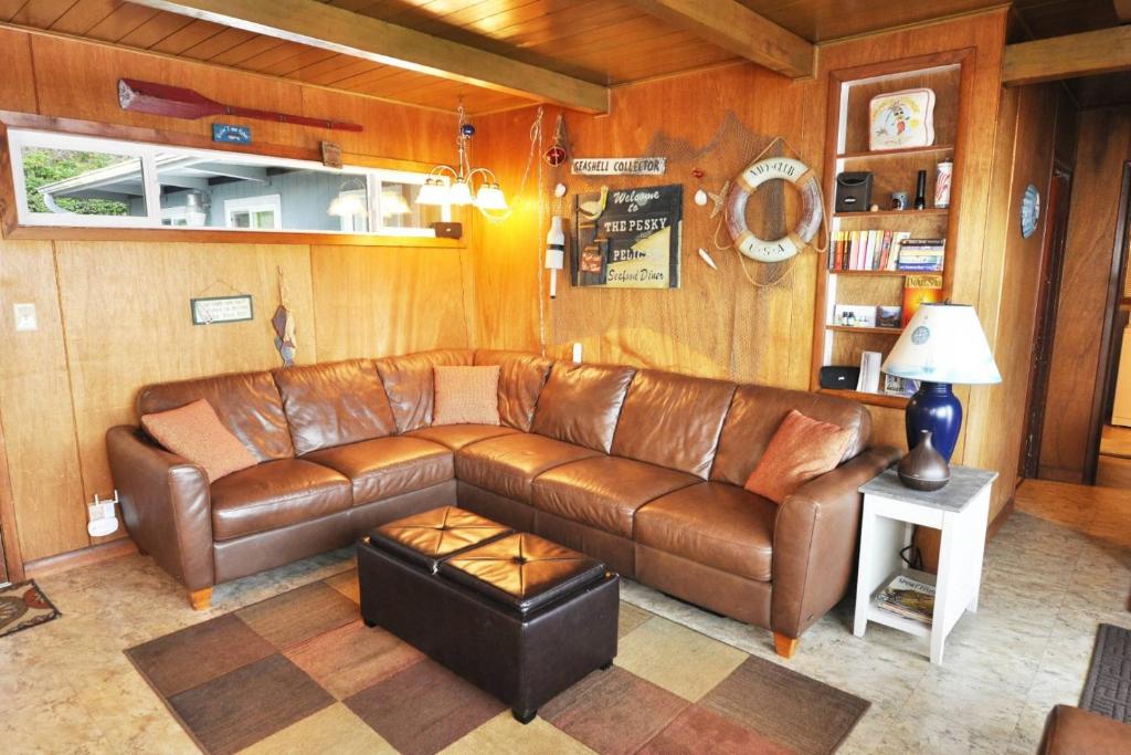 Sandy's Lakeside Dunes House image