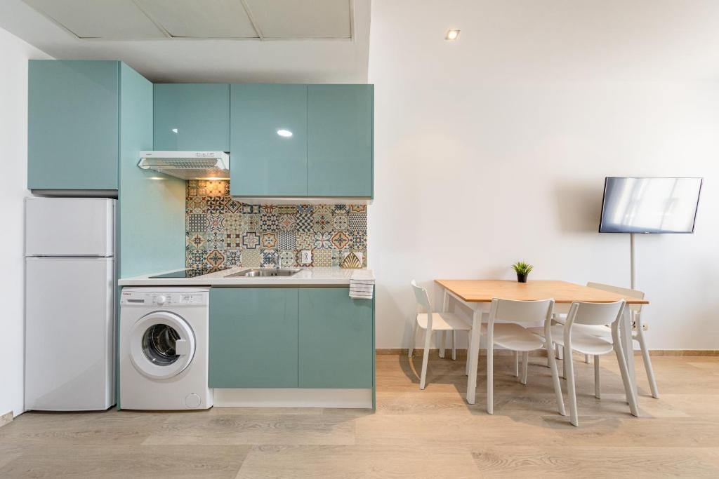 Apartment with free parking and pool photo 2