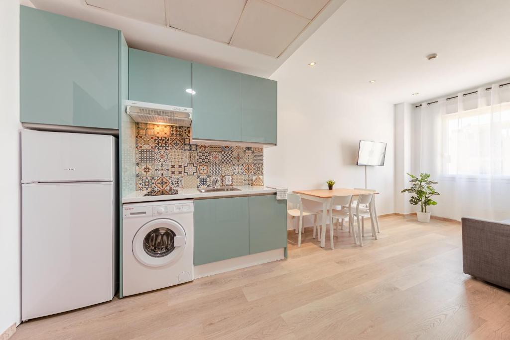 Apartment with free parking and pool photo 4
