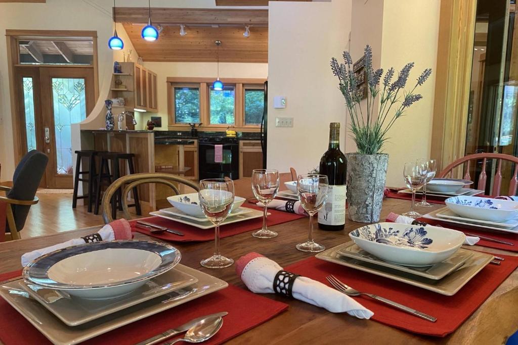 Whispering pines lakehouse image