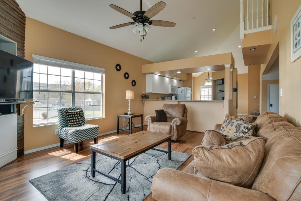 Branson Condo with Pool 2 Mi to Lake, 6 Mi to Strip photo 3