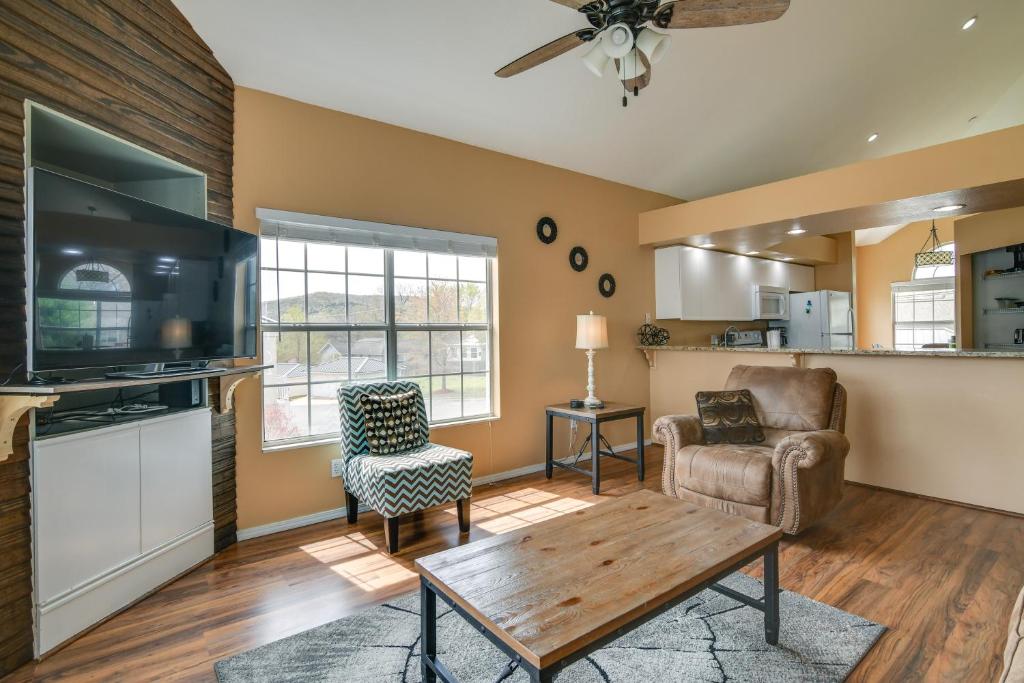 Branson Condo with Pool 2 Mi to Lake, 6 Mi to Strip photo 4