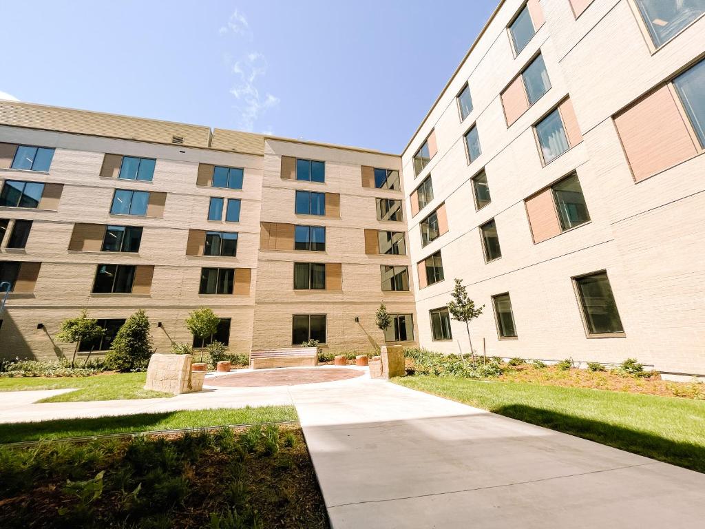 Queen's University Residence photo 2