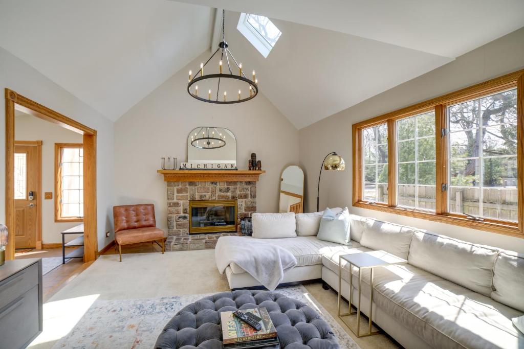 Lovely Kalamazoo River Home with Dock and Hot Tub photo 4