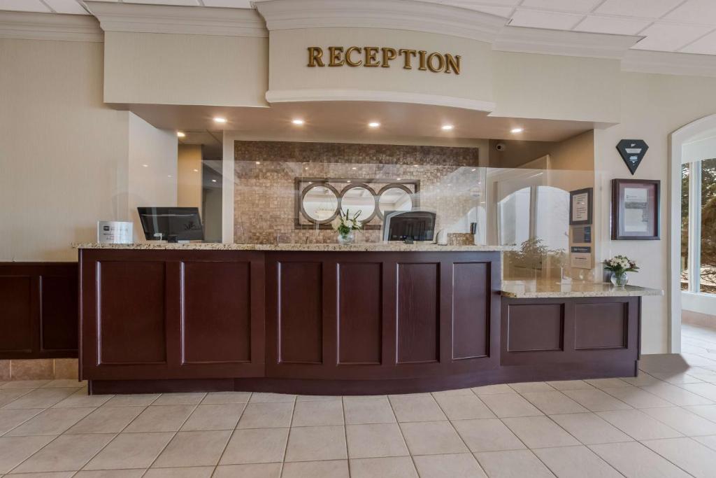 Best Western Brantford Hotel and Conference Centre photo 3