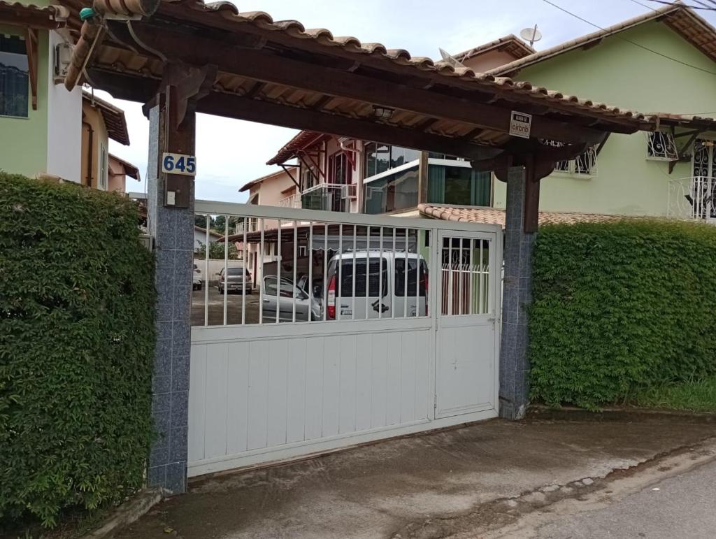 Casa de 2 pavimentos em condomínio