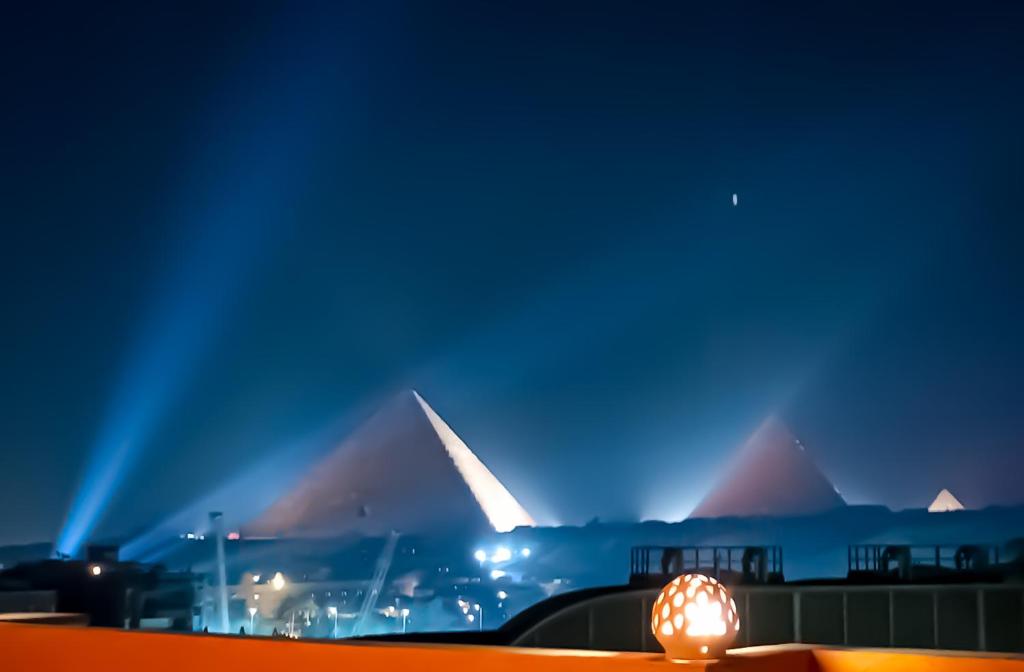 Grand Pyramids In