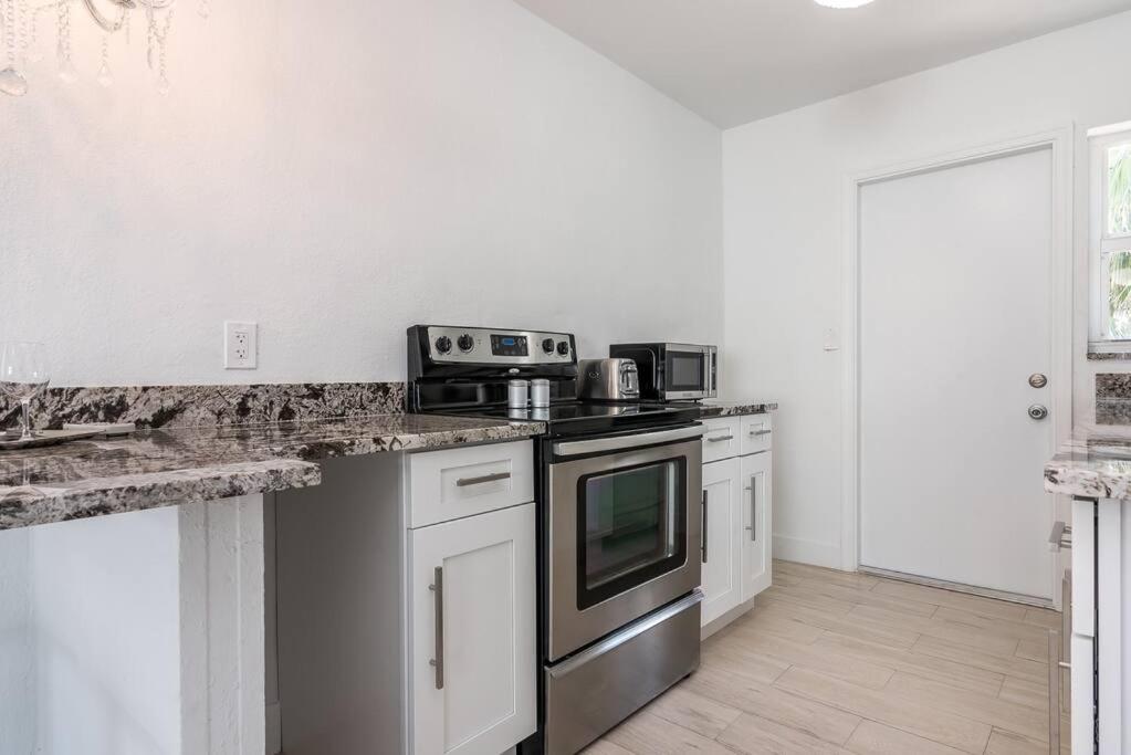 La Vida Delray #3-Lux w/HEATED pool-BEST LOCATION! photo 2