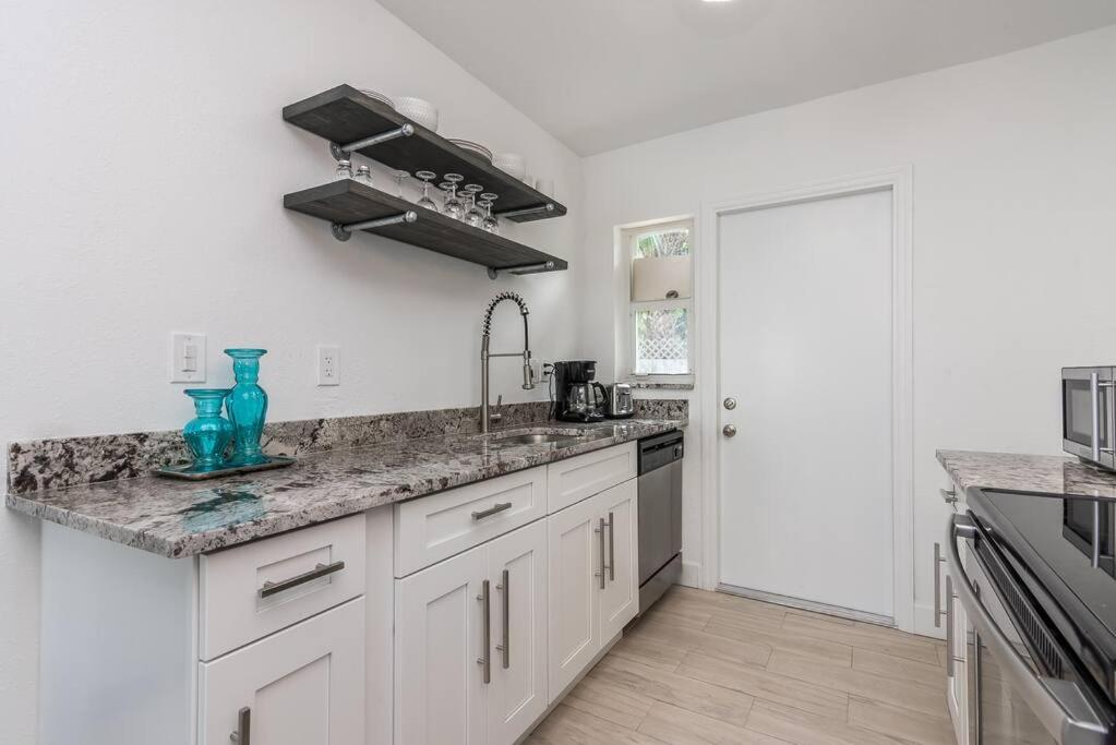 La Vida Delray #4-Lux w/HEATED pool-BEST LOCATION! photo 2