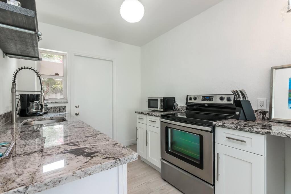 La Vida Delray #4-Lux w/HEATED pool-BEST LOCATION! photo 3