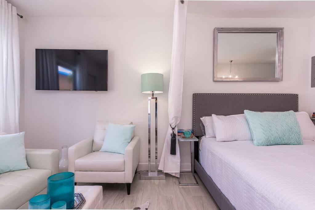 La Vida Delray #4-Lux w/HEATED pool-BEST LOCATION! photo 4