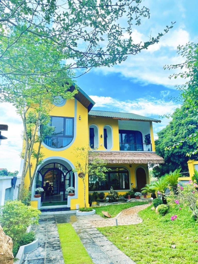 Ostrich homestay - Venue Travel photo 1