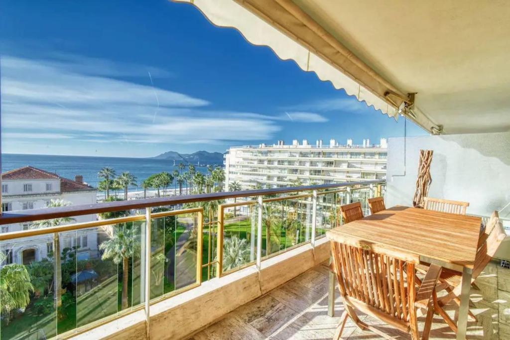 Nice apartment with sea view on the Croisette