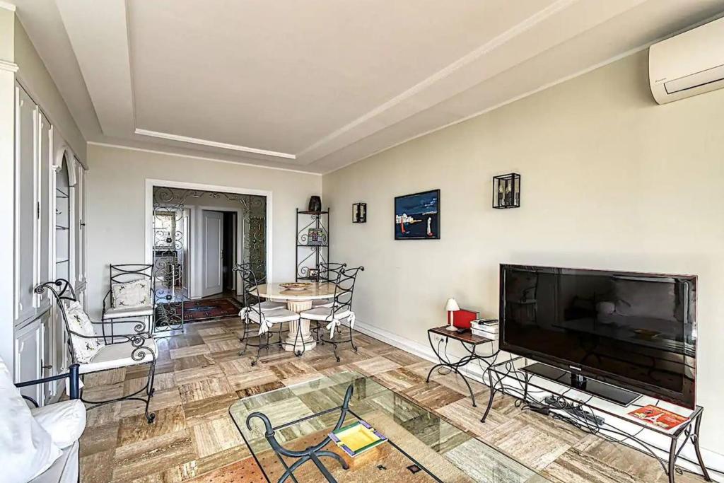 Nice apartment with sea view on the Croisette photo 3