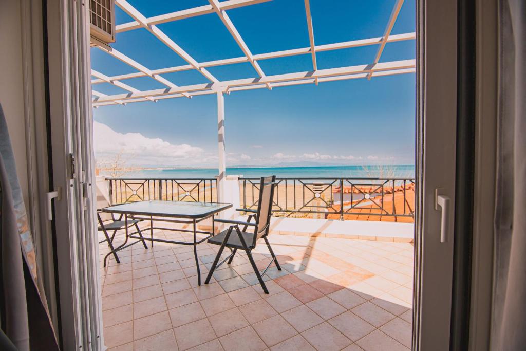 Villa Olga Sea Front Katakolo - Happy Rentals photo 1