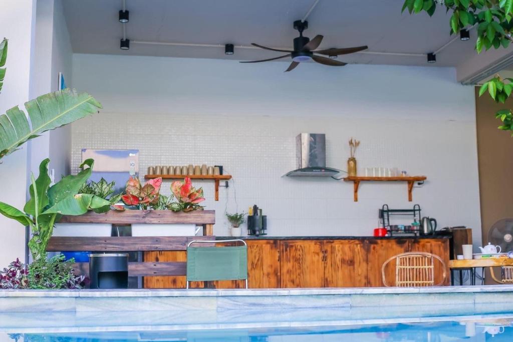 Ostrich homestay - Venue Travel