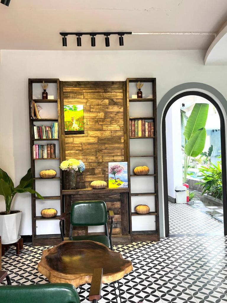 Ostrich homestay - Venue Travel