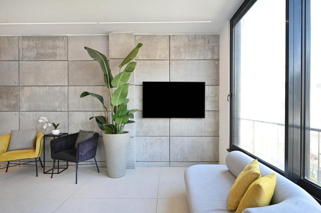 Design 3BR in TLV center by HolyGuest photo 2