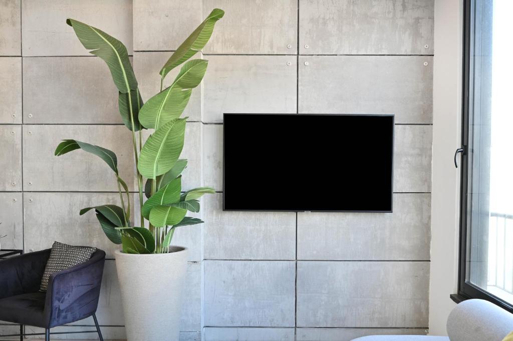 Design 3BR in TLV center by HolyGuest photo 3