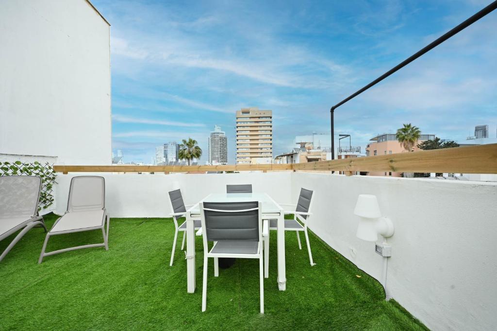 Design 3BR in TLV center by HolyGuest photo 4