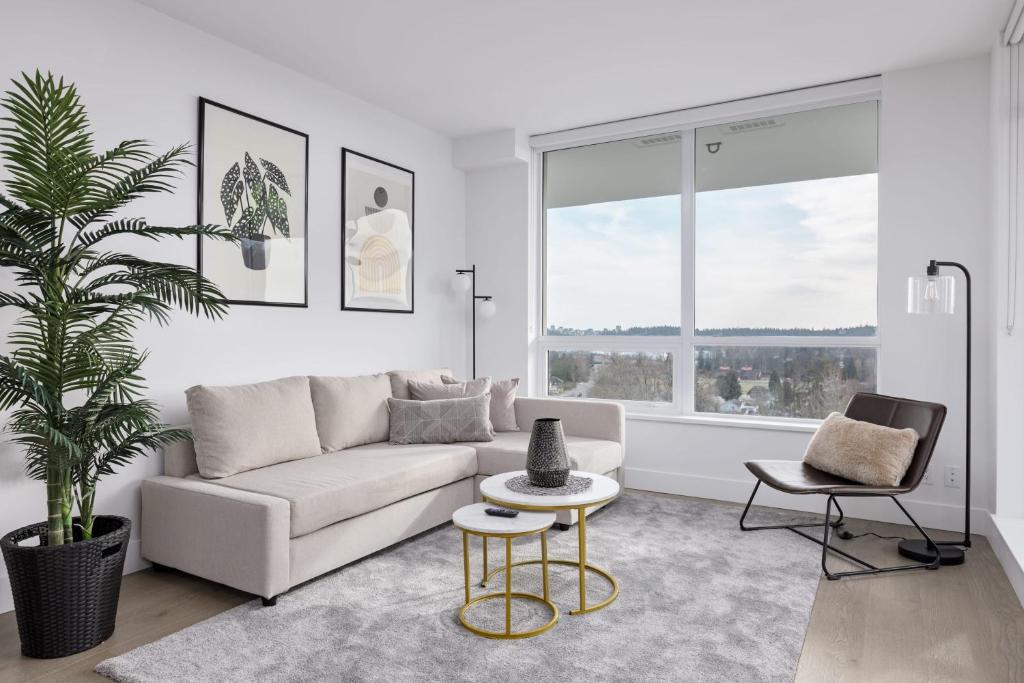 Luxury Oceanfront 1BR condo at Lions Gate