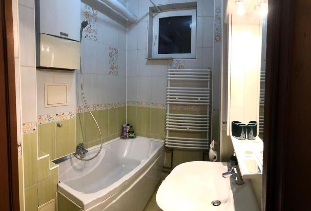 Fully furnished spacious 2bedroom apartment central Bucharest - Tap to explore photos