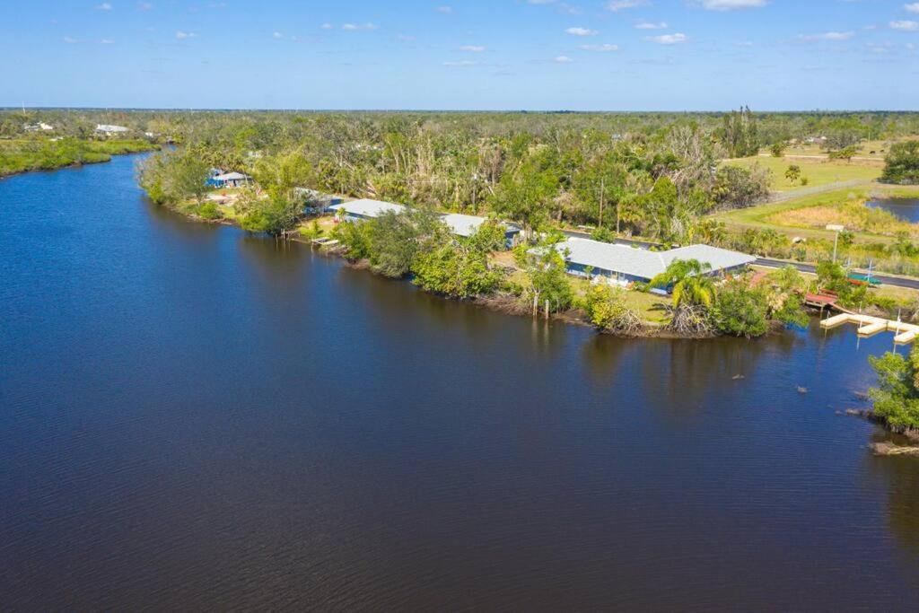 Beautiful Waterfront 1 bedroom #3 photo 4