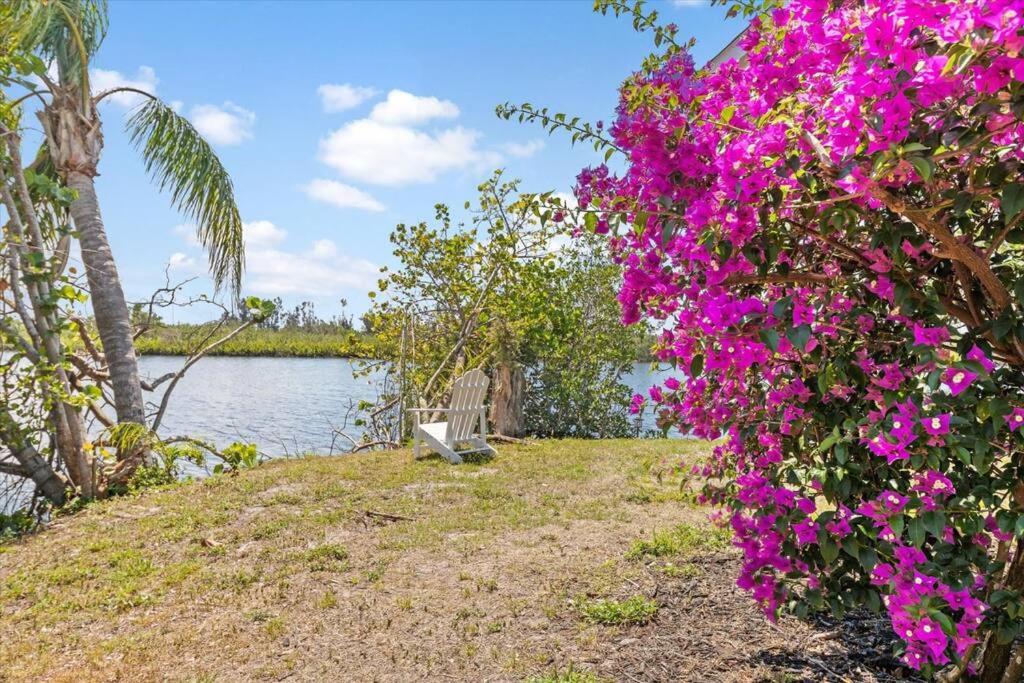 Beautiful waterfront condo 1 photo 2