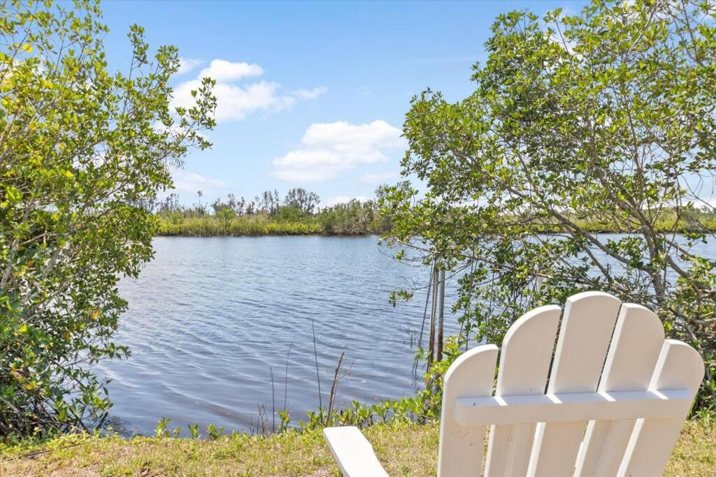 Beautiful waterfront condo 1 photo 1