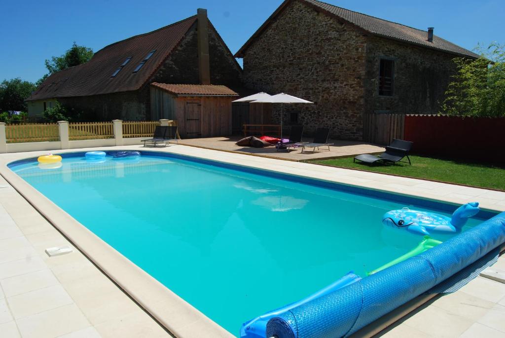 Farmhouse with private pool and jacuzzi. photo 3