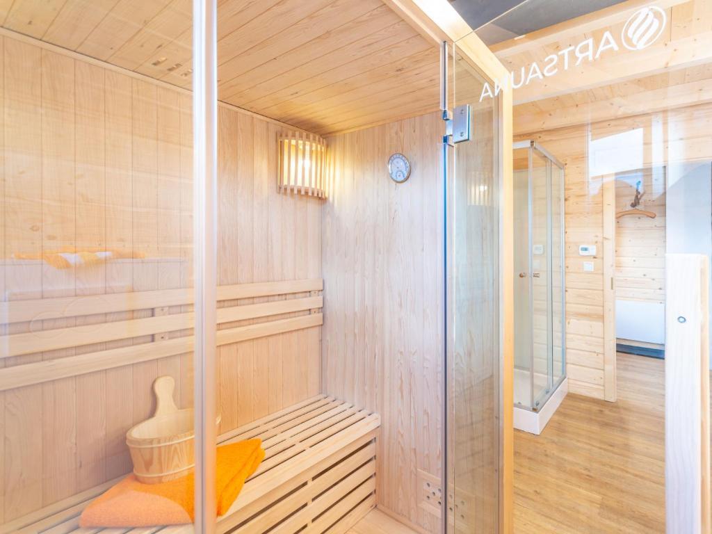 Holiday Home Chalet Toni mit Sauna by Interhome photo 3