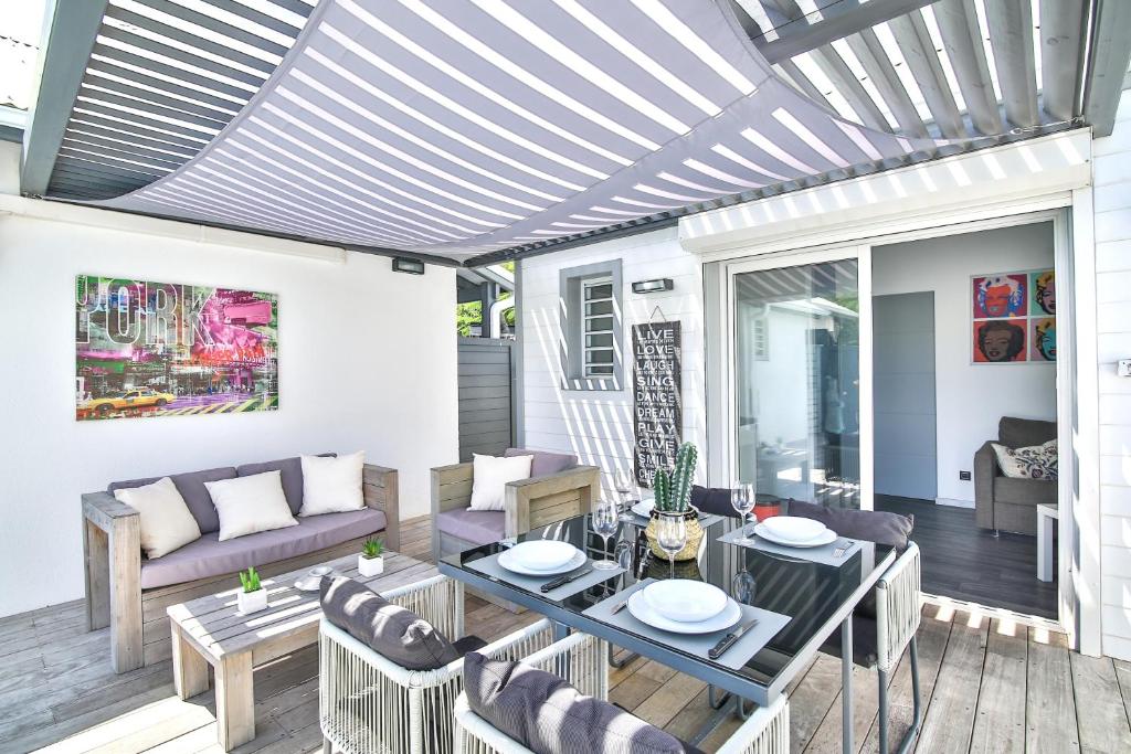 One bedroom bungalow at Saint Marin 300 m away from the beach with private pool enclosed garden and wifi photo 2