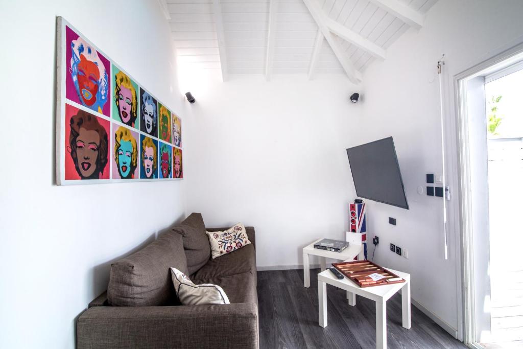 One bedroom bungalow at Saint Marin 300 m away from the beach with private pool enclosed garden and wifi photo 3