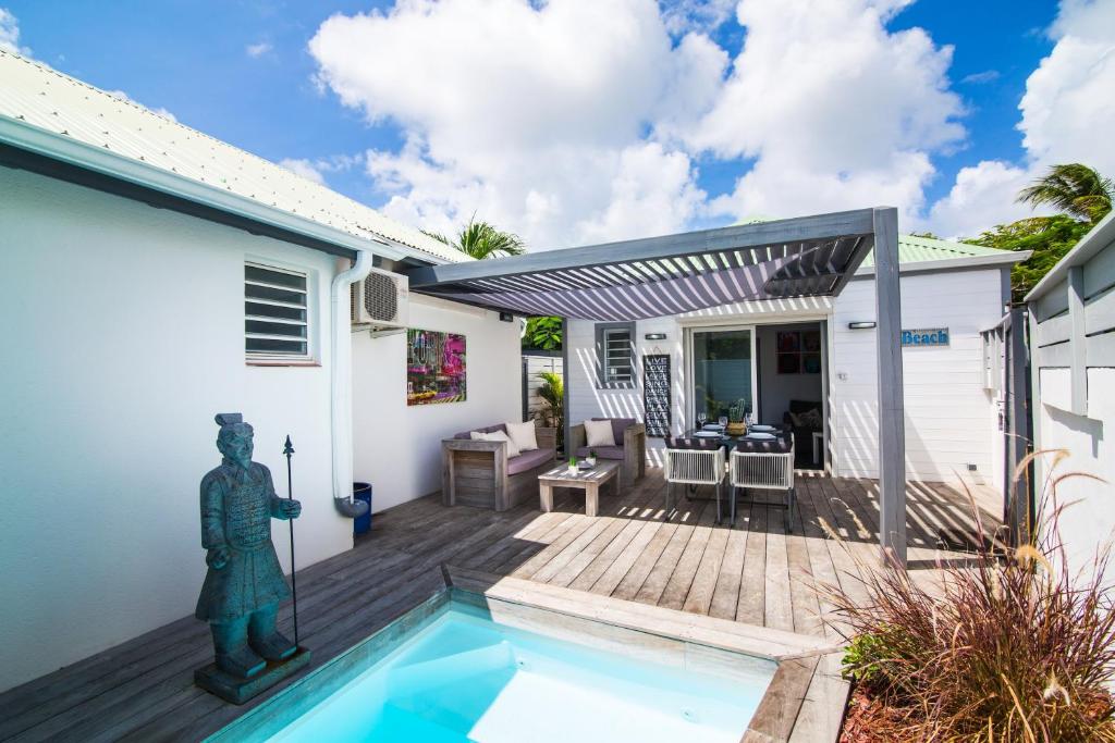 One bedroom bungalow at Saint Marin 300 m away from the beach with private pool enclosed garden and wifi photo 1