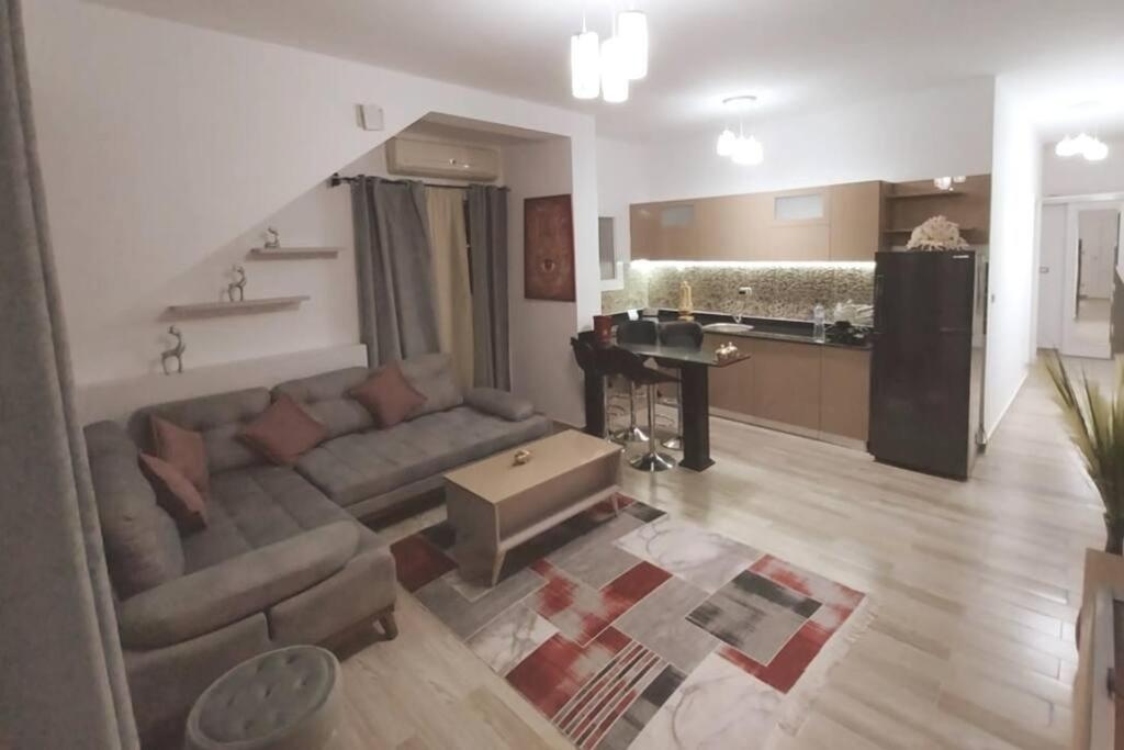 Luxury Getaway /Brand New 2BR /Wi-Fi /Full Kitchen photo 2
