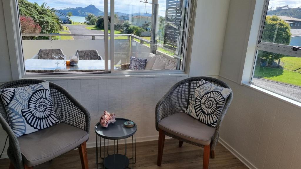 The Black Shack - Cooks Beach Holiday Home photo 1