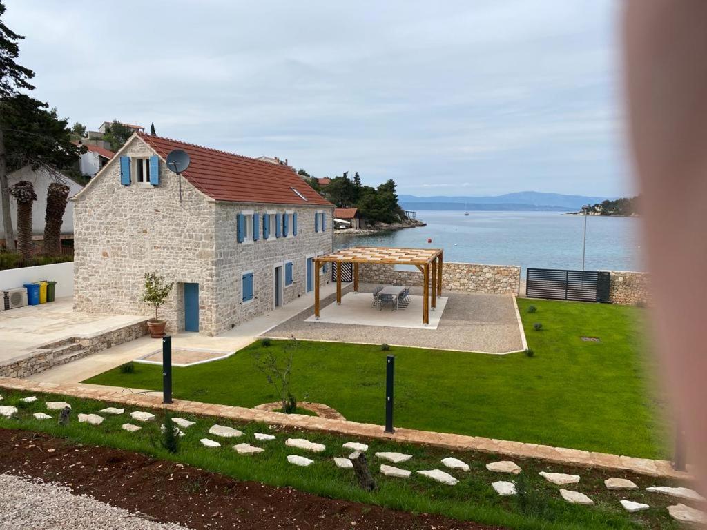 EST Villa DIOCLETIAN on Solta - luxurious villa, beachfront, private pool, outdoor BBQ, large terrace and garden, free parking - Wonderful privacy photo 2