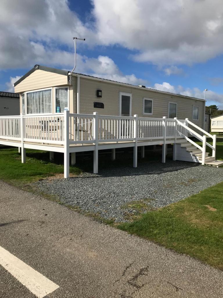 Lizard ,Mullion holiday caravan - Tap to explore photos