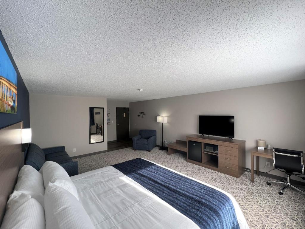 Hilltop Inn & Suites photo 2