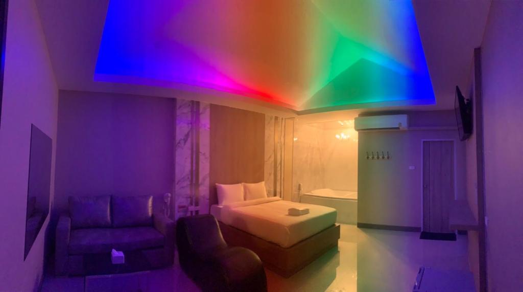 โรงแรมในฝัน Room Type - Suite with Hot Tub